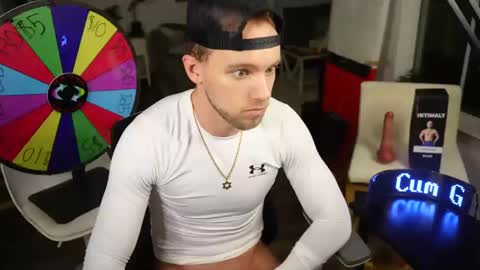 Snapshot of troy_greenxo chatting on 02-03-25, 03:53 Troy Green online show from 02-03-25, 03:53