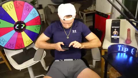 Snapshot of troy_greenxo chatting on 02-06-25, 03:48 Troy Green online show from 02-06-25, 03:48