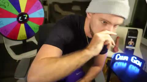 Snapshot of troy_greenxo chatting on 02-10-25, 03:35 Troy Green online show from 02-10-25, 03:35