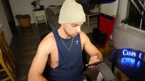 Snapshot of troy_greenxo chatting on 02-17-25, 03:36 Troy Green online show from 02-17-25, 03:36