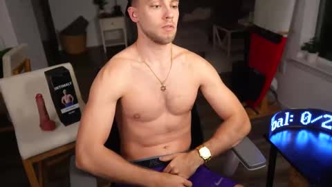 Snapshot of troy_greenxo chatting on 03-05-25, 03:51 Troy Green online show from 03-05-25, 03:51