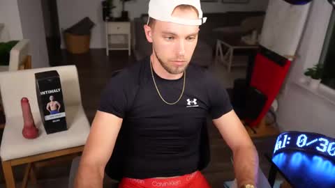 Snapshot of troy_greenxo chatting on 03-11-25, 02:43 Troy Green online show from 03-11-25, 02:43