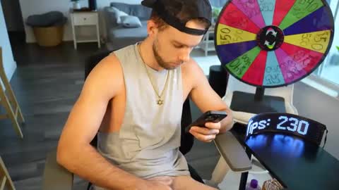 Snapshot of troy_greenxo chatting on 09-11-25, 09:04 Troy Green online show from 09-11-25, 09:04