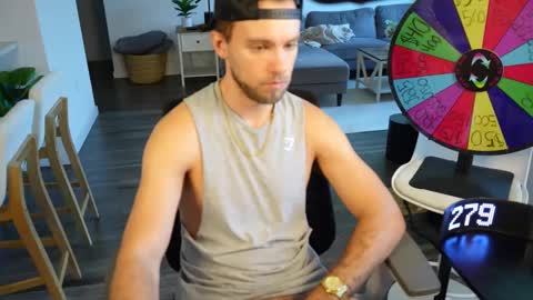 Snapshot of troy_greenxo chatting on 09-19-25, 09:15 Troy Green online show from 09-19-25, 09:15