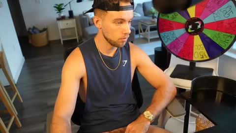 Snapshot of troy_greenxo chatting on 10-01-25, 08:48 Troy Green online show from 10-01-25, 08:48