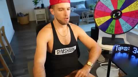 Snapshot of troy_greenxo chatting on 10-08-25, 09:45 Troy Green online show from 10-08-25, 09:45