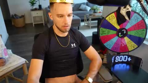 Snapshot of troy_greenxo chatting on 10-16-25, 09:16 Troy Green online show from 10-16-25, 09:16