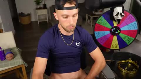 Snapshot of troy_greenxo chatting on 10-20-25, 01:50 Troy Green online show from 10-20-25, 01:50