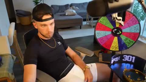 Snapshot of troy_greenxo chatting on 10-20-25, 09:37 Troy Green online show from 10-20-25, 09:37