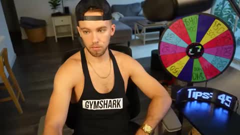 Snapshot of troy_greenxo chatting on 10-26-25, 08:37 Troy Green online show from 10-26-25, 08:37