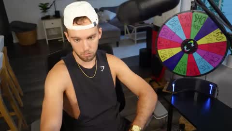 Snapshot of troy_greenxo chatting on 11-04-25, 10:20 Troy Green online show from 11-04-25, 10:20