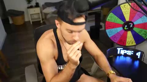 Snapshot of troy_greenxo chatting on 11-11-25, 10:32 Troy Green online show from 11-11-25, 10:32