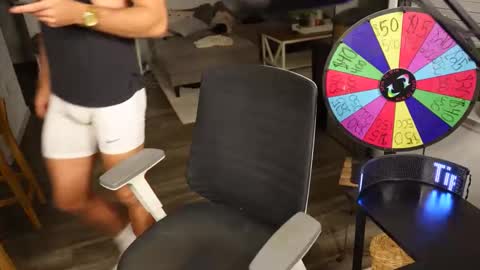 Snapshot of troy_greenxo chatting on 11-16-25, 03:45 Troy Green online show from 11-16-25, 03:45