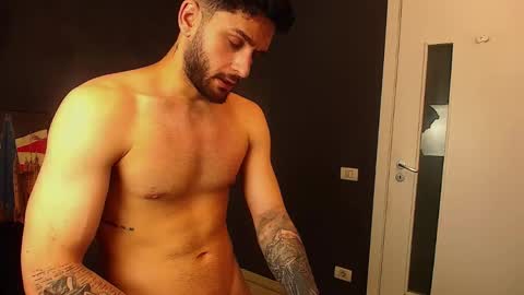 Snapshot of troywade chatting on 05-17-26, 06:04 TroyWade online show from 05-17-26, 06:04