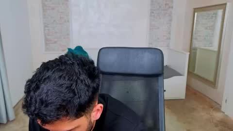 Snapshot of troywade chatting on 05-20-26, 05:02 TroyWade online show from 05-20-26, 05:02