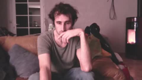 Snapshot of trucdeoufouf chatting on 01-28-25, 10:12 trucdeoufouf online show from 01-28-25, 10:12