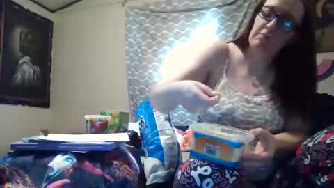 Snapshot of truckerswifetobe chatting on 11-10-25, 05:01 TruckersWifeToBe online show from 11-10-25, 05:01