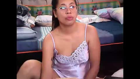 Snapshot of truefilipinabeauty chatting on 03-18-26, 01:20 emily online show from 03-18-26, 01:20