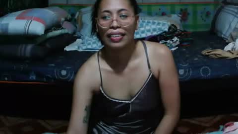 Snapshot of truefilipinabeauty chatting on 04-25-26, 09:12 emily online show from 04-25-26, 09:12