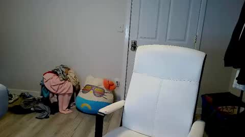 Snapshot of ts_day chatting on 02-17-26, 01:51 Day online show from 02-17-26, 01:51