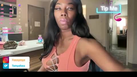 Snapshot of tsfoxx chatting on 02-18-26, 11:44 tsfoxx online show from 02-18-26, 11:44