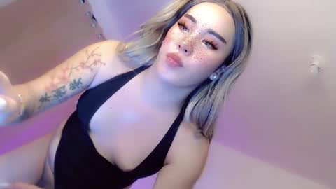 Snapshot of tsgirl_julian69 chatting on 12-21-24, 10:30 Julian online show from 12-21-24, 10:30