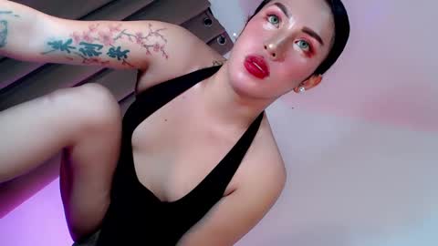 Snapshot of tsgirl_julian69 chatting on 03-08-25, 06:37 Julian online show from 03-08-25, 06:37