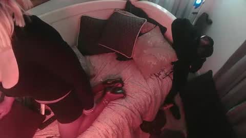 Snapshot of tsmilasdoee chatting on 02-22-25, 10:42 Sassy Star online show from 02-22-25, 10:42