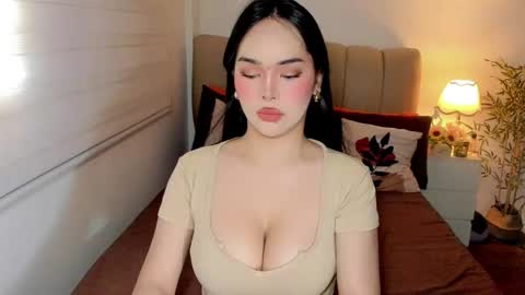 Snapshot of tspearlofasia chatting on 09-17-25, 07:10 Graciella online show from 09-17-25, 07:10