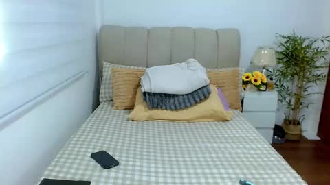 Snapshot of tspearlofasia chatting on 10-17-25, 07:00 Graciella online show from 10-17-25, 07:00