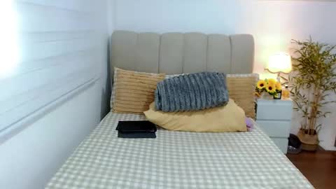 Snapshot of tspearlofasia chatting on 10-20-25, 05:19 Graciella online show from 10-20-25, 05:19