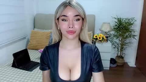 Snapshot of tspearlofasia chatting on 10-31-25, 05:41 Graciella online show from 10-31-25, 05:41