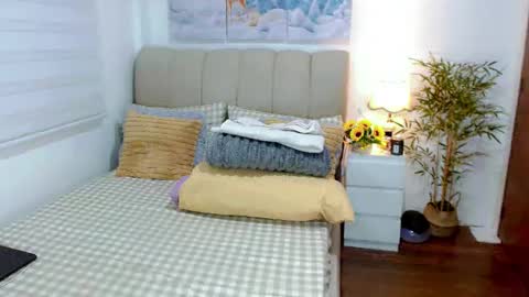 Snapshot of tspearlofasia chatting on 11-06-25, 05:30 Graciella online show from 11-06-25, 05:30