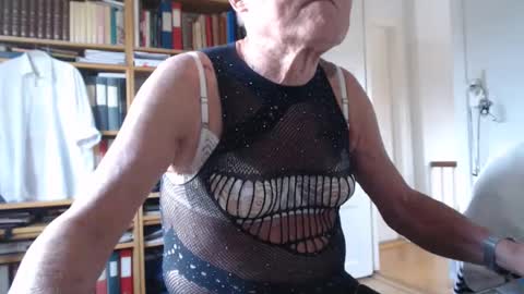 Snapshot of tubaist chatting on 12-04-24, 10:35 FINN but call me NANNA online show from 12-04-24, 10:35