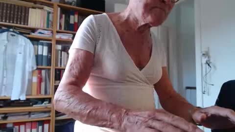 Snapshot of tubaist chatting on 09-10-25, 08:36 FINN but call me NANNA online show from 09-10-25, 08:36