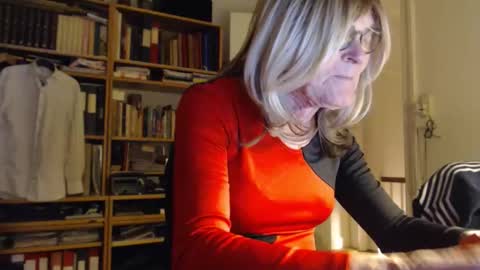 Snapshot of tubaist chatting on 11-08-25, 06:40 FINN but call me NANNA online show from 11-08-25, 06:40