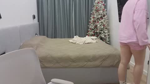 Snapshot of tutti_frutti_ chatting on 12-23-24, 08:14 Ariana online show from 12-23-24, 08:14