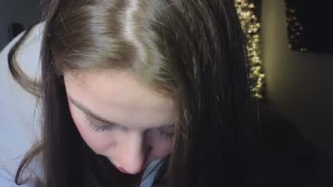 Snapshot of tutti_frutti_ chatting on 12-28-24, 11:37 Ariana online show from 12-28-24, 11:37