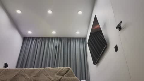 Snapshot of tutti_frutti_ chatting on 01-17-25, 12:10 Ariana online show from 01-17-25, 12:10