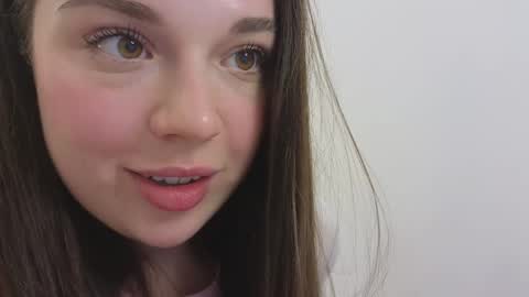 Snapshot of tutti_frutti_ chatting on 03-08-25, 11:39 Ariana online show from 03-08-25, 11:39