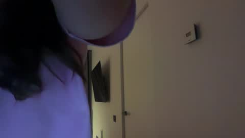 Ariana online show from 04-15-26, 08:09