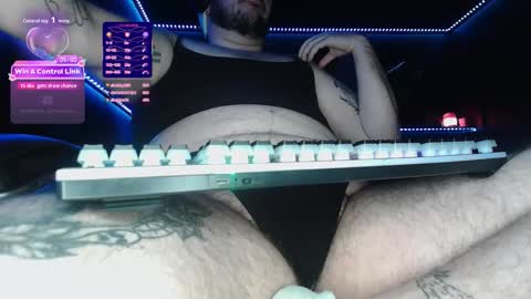 Snapshot of tuxedomasc95 chatting on 12-21-25, 12:29 Alfie online show from 12-21-25, 12:29