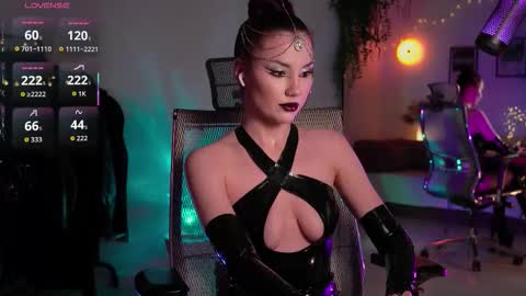 Miss Veth online show from 12-20-25, 04:08