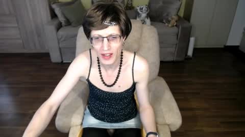Snapshot of tvclementine chatting on 05-27-26, 10:45 Clementine online show from 05-27-26, 10:45