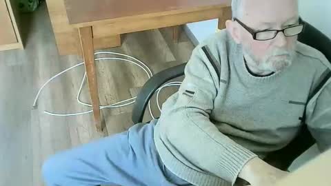 Snapshot of tvrdyvlk chatting on 05-18-26, 03:51 Andy online show from 05-18-26, 03:51