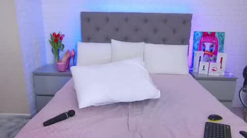 Hallie online show from 03-07-25, 07:41