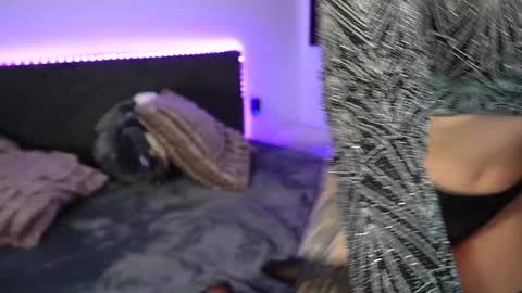 Snapshot of tweety_twist chatting on 12-20-24, 09:28 MayCarrey online show from 12-20-24, 09:28