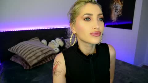 Snapshot of tweety_twist chatting on 02-04-25, 08:59 MayCarrey online show from 02-04-25, 08:59