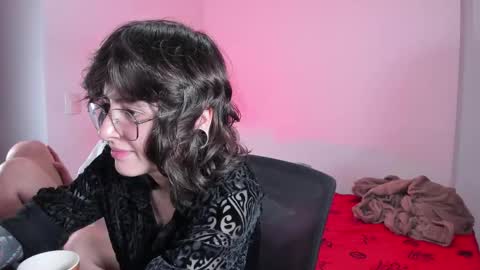 Snapshot of twilightmuses chatting on 10-03-25, 12:18 Eve Lili online show from 10-03-25, 12:18