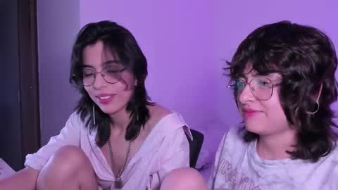 Snapshot of twilightmuses chatting on 11-04-25, 11:48 Eve Lili online show from 11-04-25, 11:48